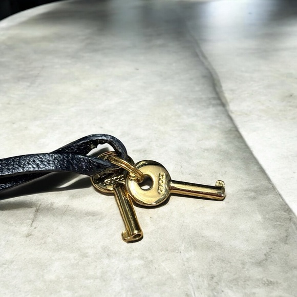 Vintage GUCCI Envelope Flip Lock Wristlet Clutch - Picture 3 of 12